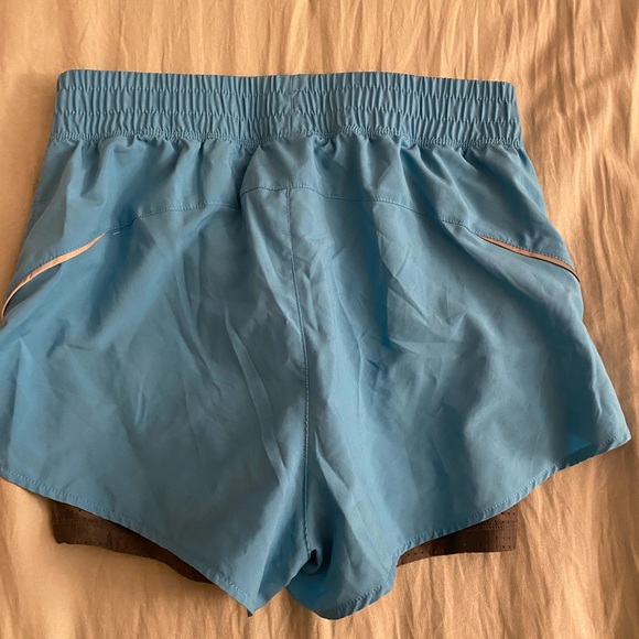 Fabletics Run shorts - Picture 2 of 4